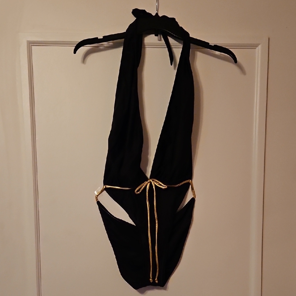 NWOT Venus Plunging One Piece Swimsuit